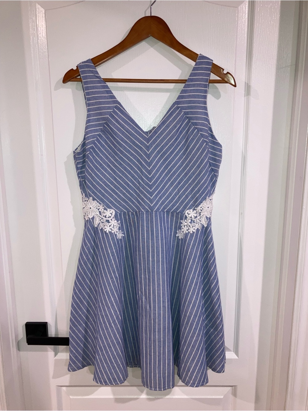Miami Blue & White Striped Dress w/ Lace Appliqué - size L
